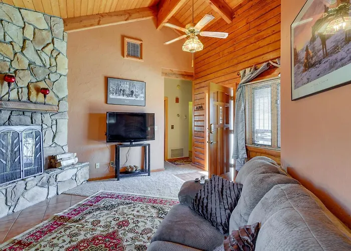Holiday home Large Deck And Mountain Views Getaway!
