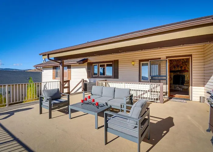 Holiday home Large Deck And Mountain Views Getaway!