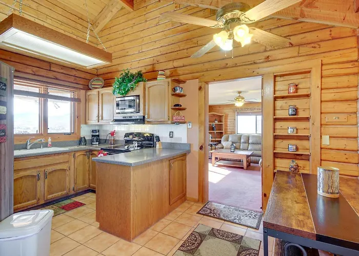 Large Deck And Mountain Views Getaway! Holiday home