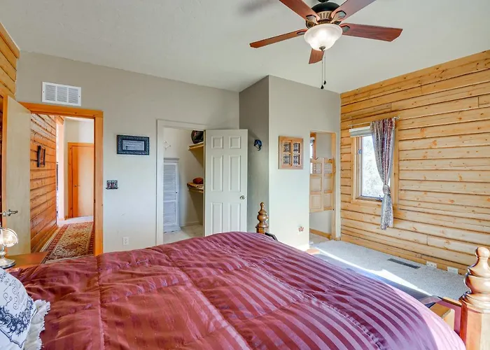 Large Deck And Mountain Views Getaway! Holiday home