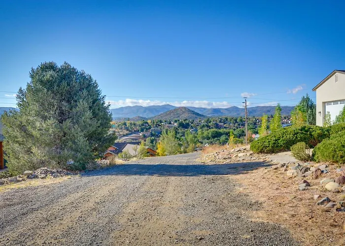 Large Deck And Mountain Views Getaway! Holiday home Prescott
