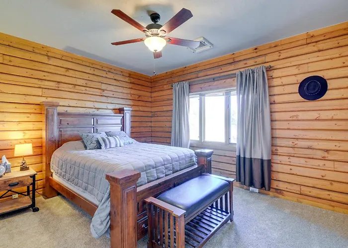 Large Deck And Mountain Views Getaway! Holiday home Prescott