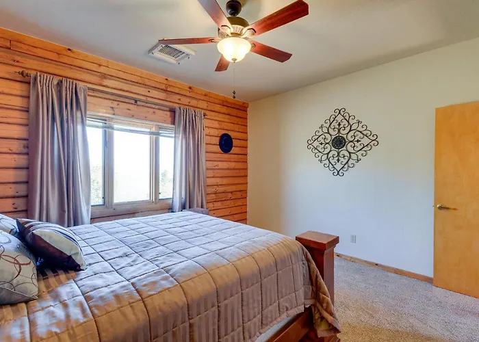 Large Deck And Mountain Views Getaway! Holiday home