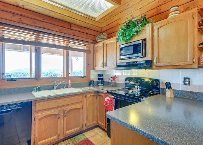 Large Deck And Mountain Views Getaway! Holiday home *