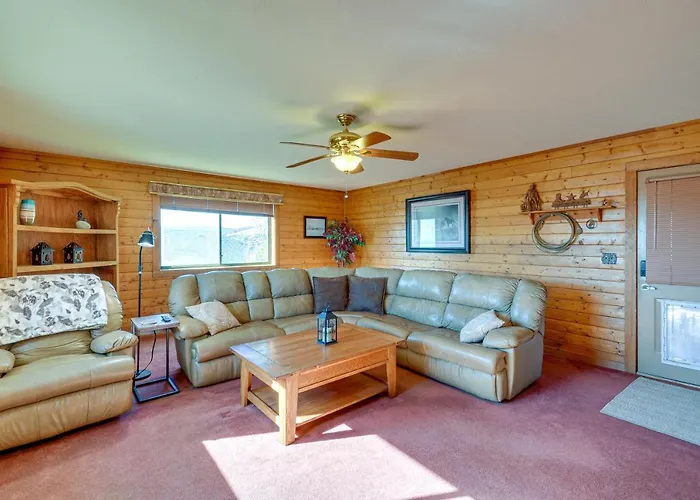 Large Deck And Mountain Views Getaway! Holiday home *