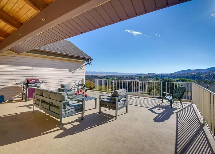 Large Deck And Mountain Views Getaway! *